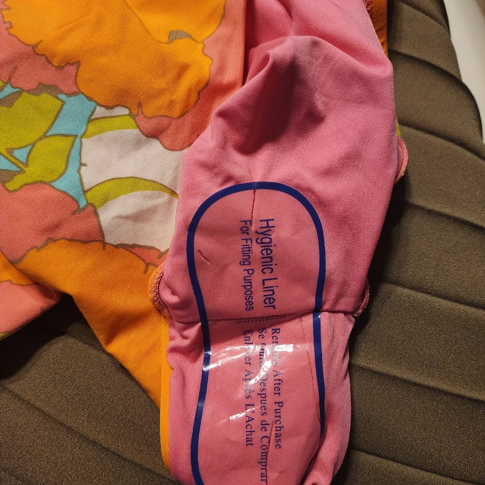 Swimsuit - Picture 6 of 8